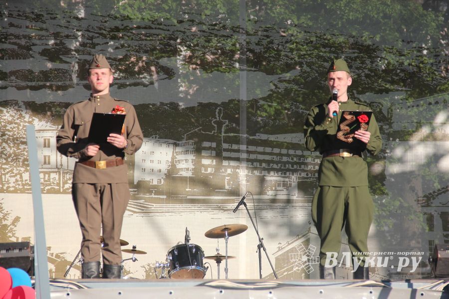 Праздничный салют в честь Дня Победы был дан в Великих Луках (ФОТО)