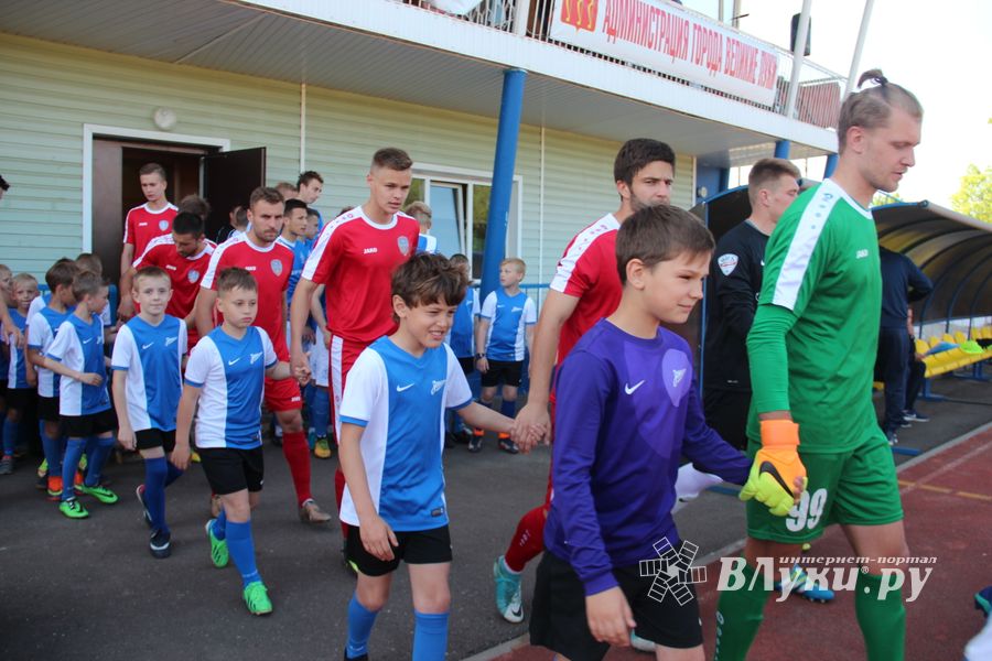 Великолучане проиграли последний домашний матч дебютного сезона (ФОТО)