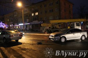 Утреннее ДТП на перекрестке пр-т Октябрьский — ул Л.Толстого (ФОТО)