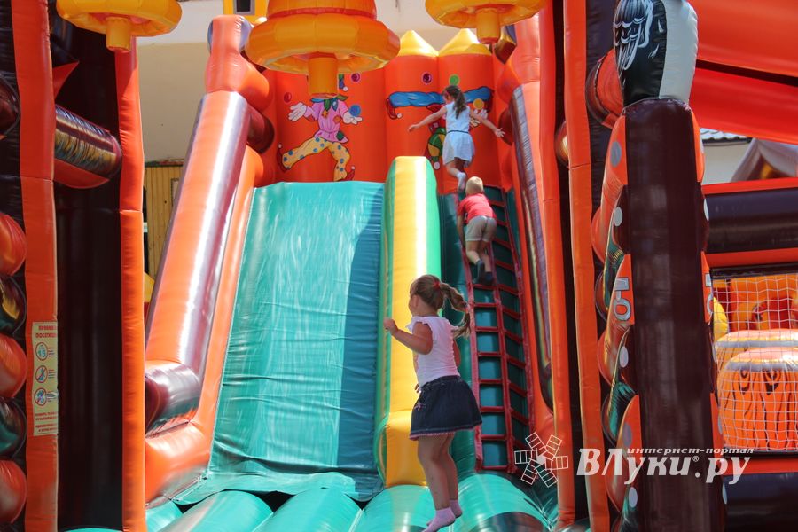 В городском парке Великих Лук прошёл День мороженого