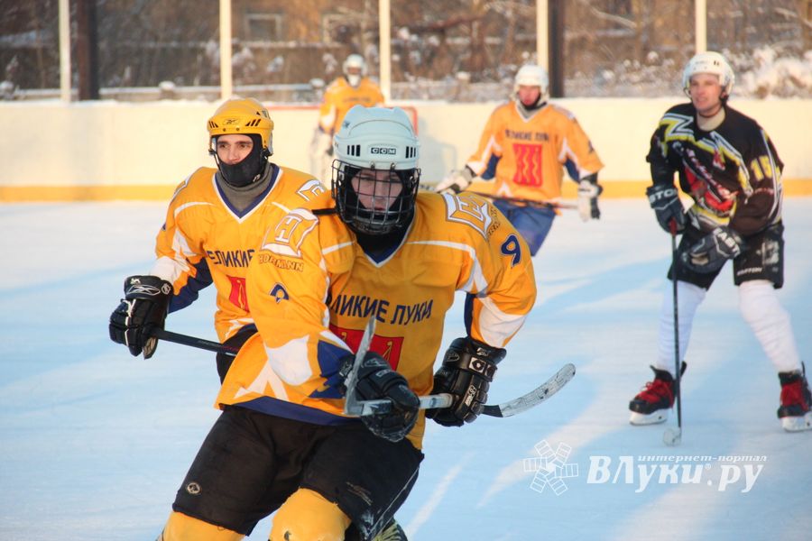Великолукские хоккеисты разгромили гостей (фото)