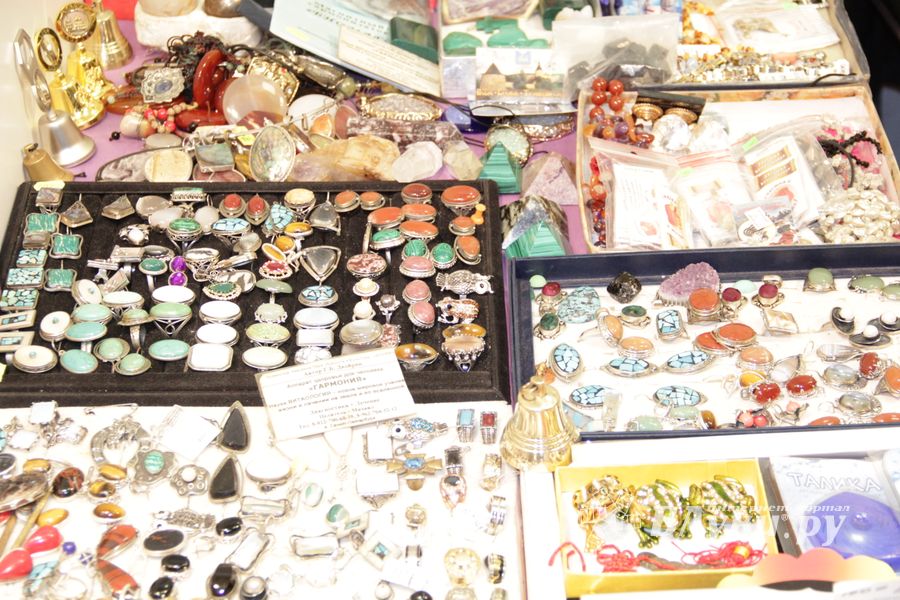 Шестая великолукская универсальная выставка открылась в Великих Луках (фото + видео)