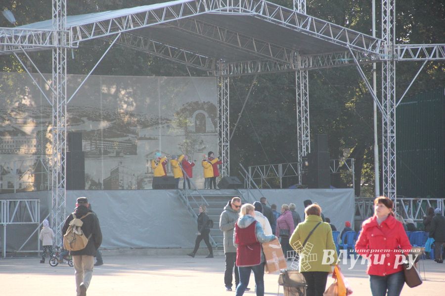 В Великих Луках прошла универсальная осенняя ярмарка (ФОТО)