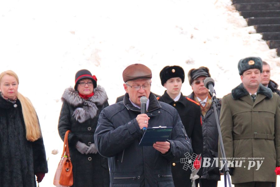 У Вечного огня в Великих Луках прошёл торжественный митинг (фото)