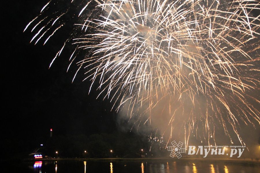 День города: концерт, аэростаты и салют (ФОТО)