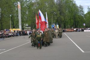 В Великих Луках прошел Военный парад