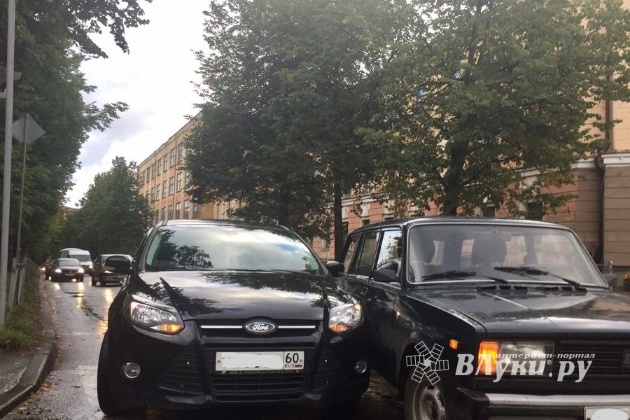 ДТП в Великих Луках на ул. Некрасова (ФОТО)