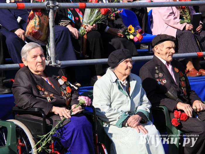 Великие Луки отмечают День Победы