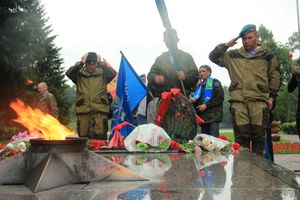 Участники Автопробега ВДВ «Россия - Казахстан - Беларусь «Дорогами воинской славы» посетили Великие Луки