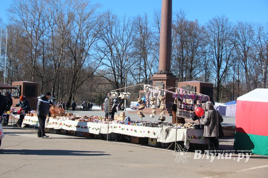 В Великих Луках празднуют День воссоединения Крыма с Россией