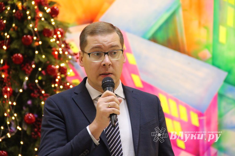 В Великих Луках открылась 10-я универсальная выставка (ФОТО)