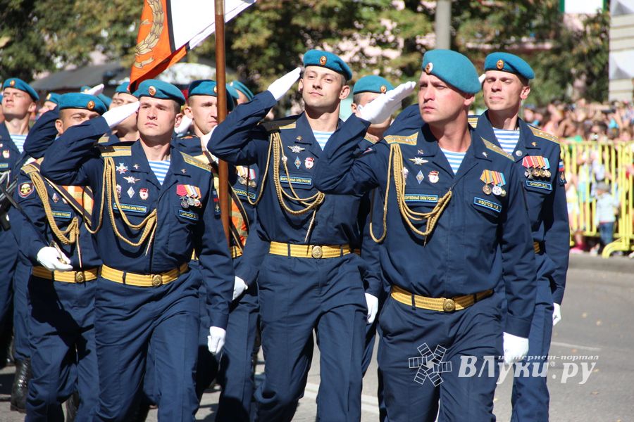 Военный парад в Великих Луках, часть II (ФОТО)