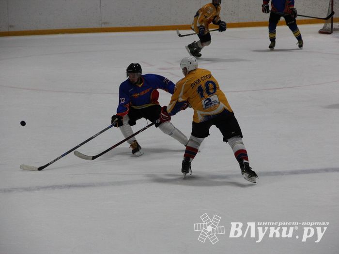 Великолукские хоккейные клубы провели матч в рамках чемпионата города (ФОТО)