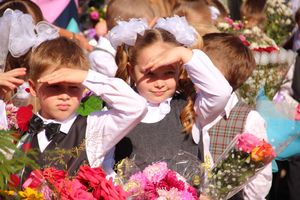 Самую многочисленную школу Великих Лук пополнили 116 первоклассников (ФОТО)