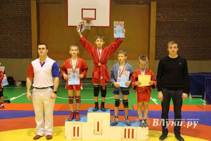 Великолукские самбисты завоевали 11 золотых наград (ФОТО)