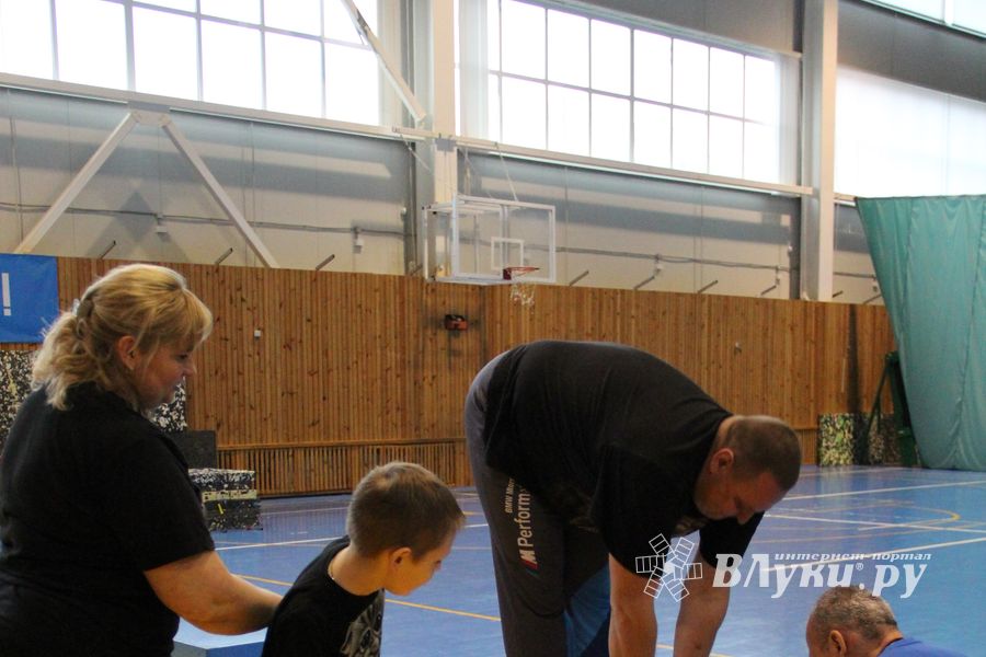 Семейные соревнования «Папа, мама, я – спортивная семья» прошли в Великих Луках (ФОТО)