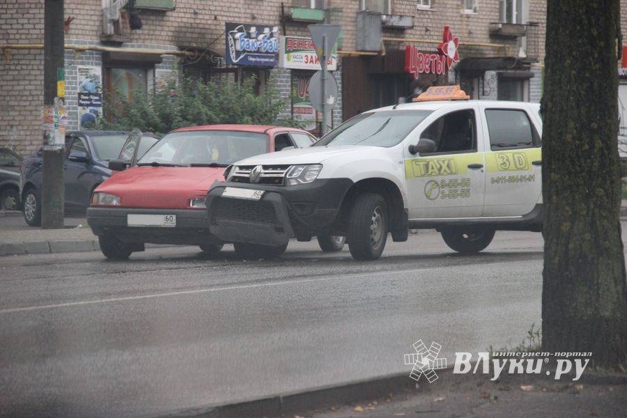 Подробности ДТП возле Смоленского рынка (ФОТО)