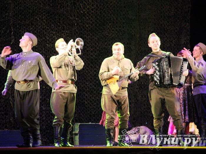 Государственный ансамбль «Русский Север» представил в Великих Луках мюзикл «Василий Теркин» 