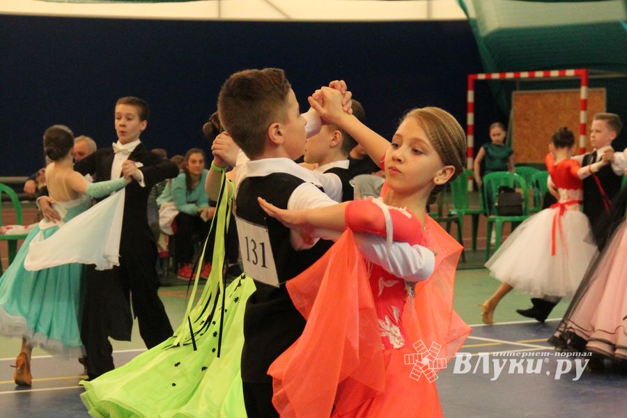 В Великих Луках прошел турнир по спортивным бальным танцам (ФОТО)