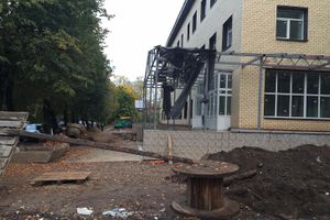 В Великих Луках в районе больничного городка ограничено движение (фото)