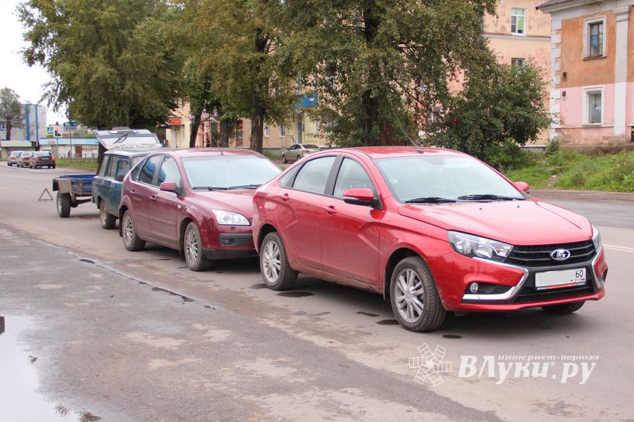 На ул. Новоселенинской произошло тройное ДТП (ФОТО)