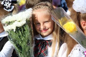 В Великих Луках торжественно встретили День знаний (ФОТО)