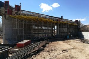 В Великих Луках завершается армирование плиты перекрытия путепровода (ФОТО)