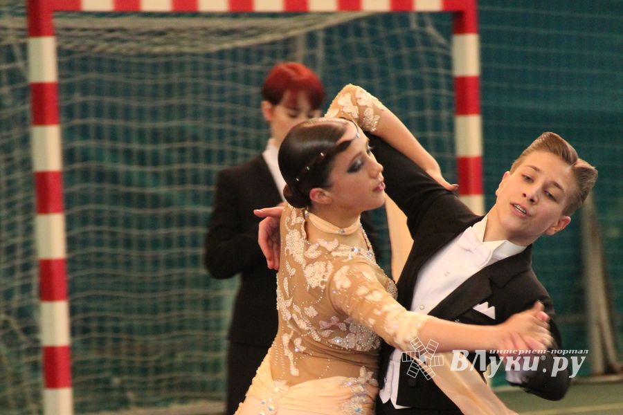 В Великих Луках прошел турнир по спортивным бальным танцам (ФОТО)