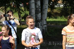 ​В Великих Луках сказочный «Праздник мороженого» подарил радость детям