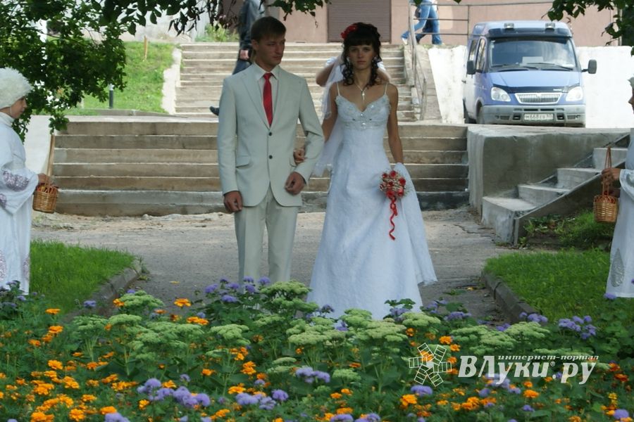 Торжественное открытие парковой скульптуры «Кресло влюбленных»