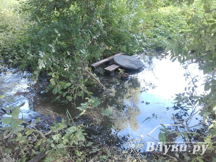 Авария в сетях канализации пока не поддаётся ремонтникам (ФОТО)