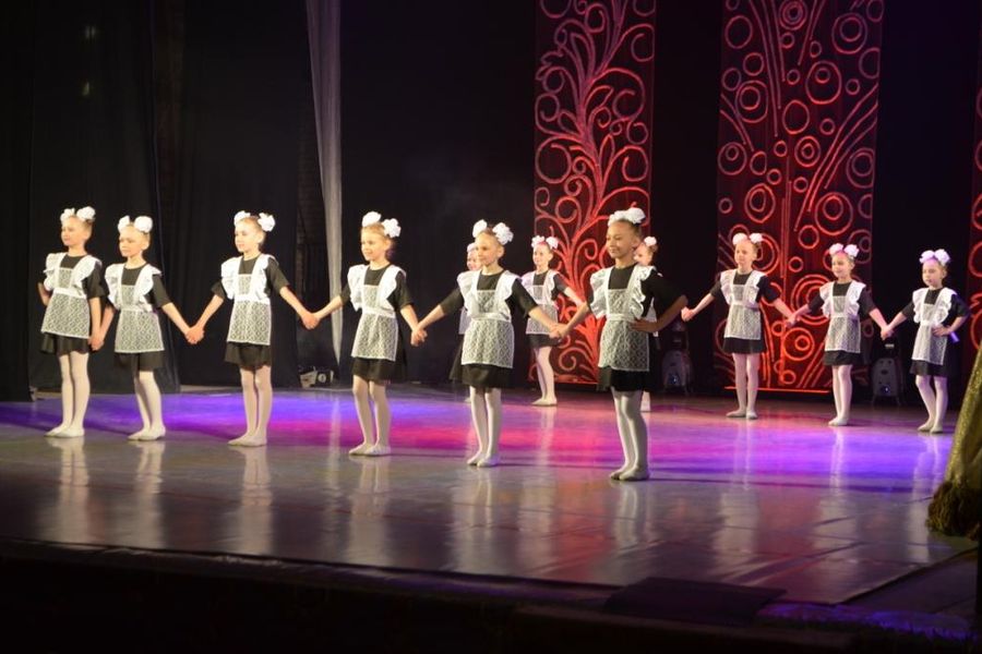 В Великих Луках состоялся отчётный концерт Образцового хореографического коллектива «Клякса» (ФОТО)