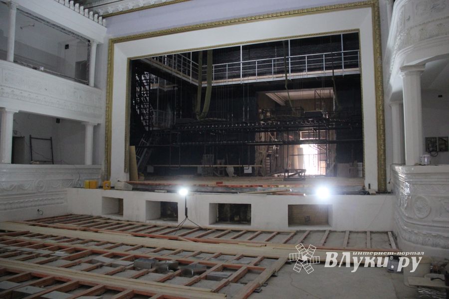 Андрей Турчак в Драмтеатре  Великих Лук: Не превращать малый зал в банкетный! (ФОТО)