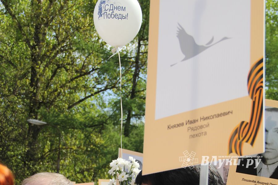 Парад Победы в Великих Луках (фото)