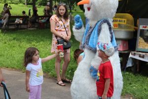 В городском парке Великих Лук прошёл День мороженого
