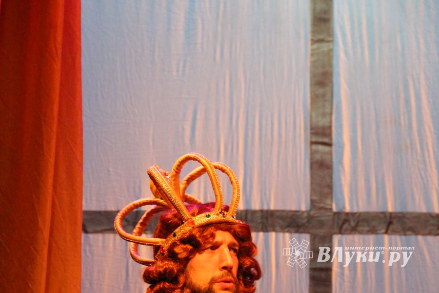 «Принцессу на горошине» и «Свинопаса» показал Великолукский драматический театр (фото)