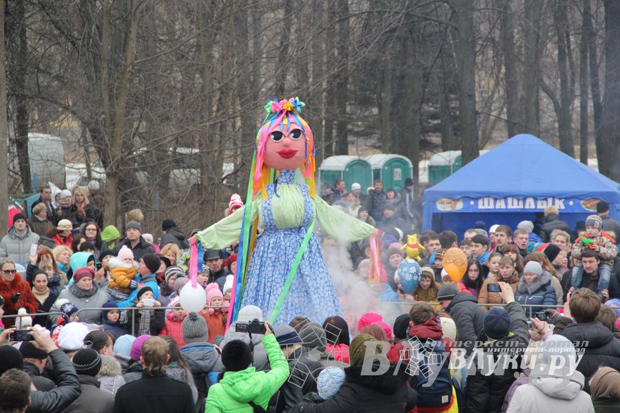 Гуляния широкой великолукской Масленицы