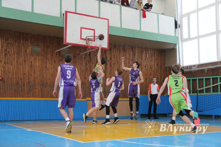 В Великих Луках прошёл дивизиональный этап лиги «КЭС-БАСКЕТ» (ФОТО)