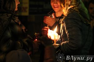 Крестным ходом встредили великолучане светлый праздник Пасхи