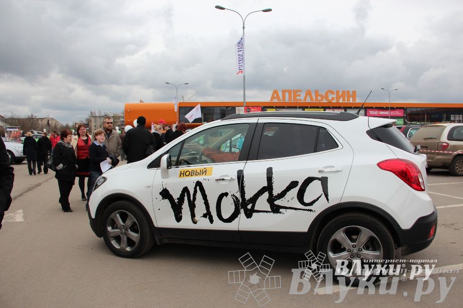 В Великих Луках прошла автомобильная ярмарка