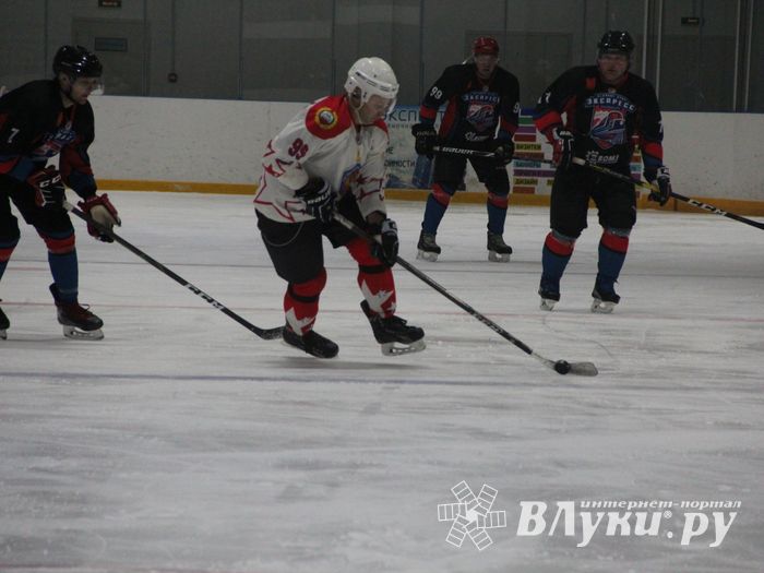 Матч НХЛ прошел в великолукском «Айсберге» (ФОТО)