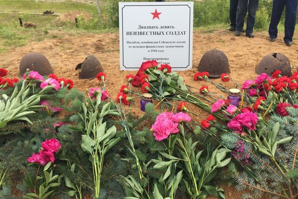 В День памяти и скорби Андрей Турчак принял участие в перезахоронении останков 29 солдат (ФОТО)