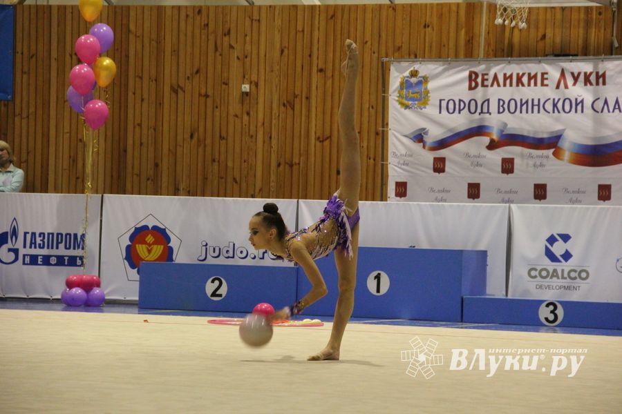 В Великих Луках завершился первый день соревнований Открытого Первенства города по художественной гимнастике (ФОТО) (0+))