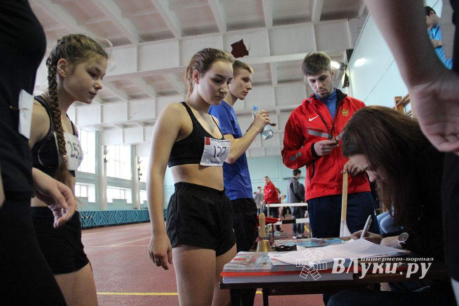 В Великих Луках легкоатлеты закрывают зимний сезон (ФОТО)