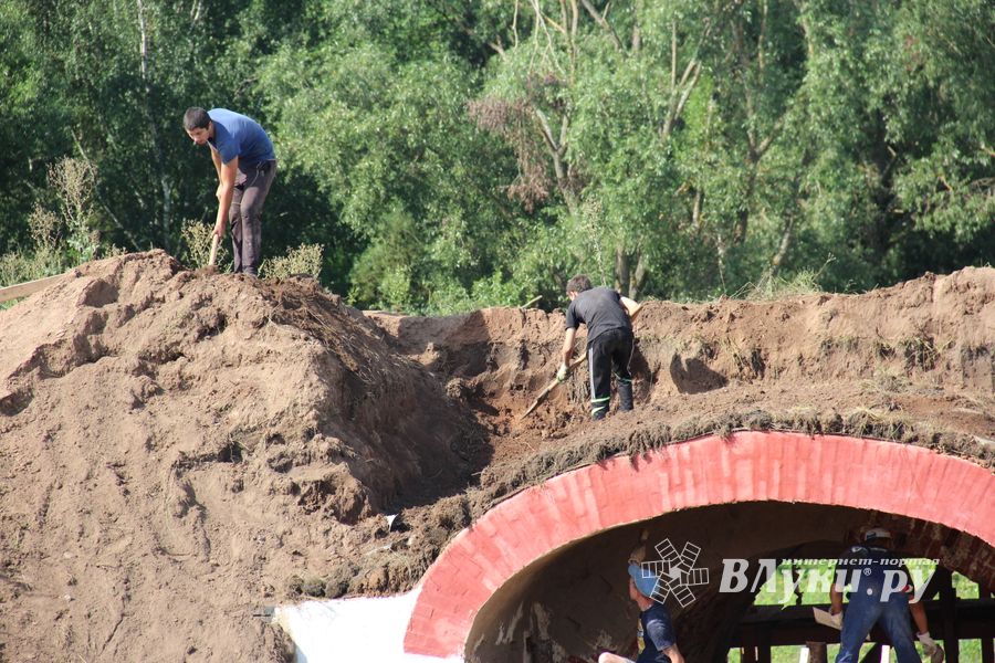 Совсем скоро великолучане смогут гулять по деревянным дорожкам Крепости (ФОТО)