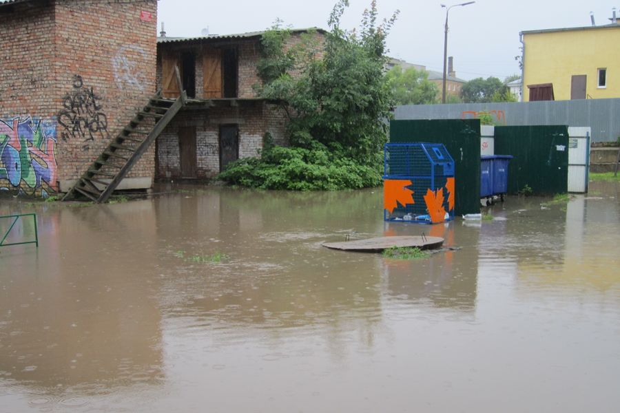 Выявлен самый затопленный двор в Великих Луках (ФОТО)