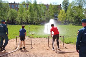 В Великих Луках в 10 лицее «освободили» заложников (ФОТО)