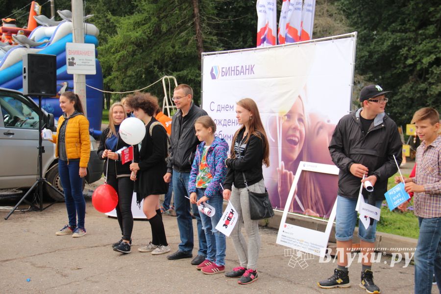В Великих Луках прошла «Автовыставка 2017» (ФОТО)