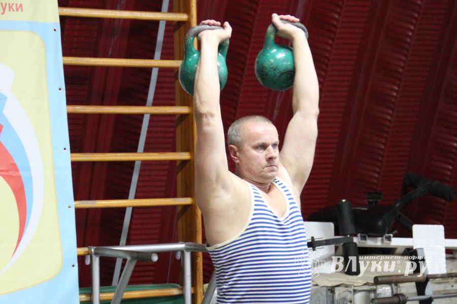 В Великих Луках прошла спартакиада по гиревому спорту среди предприятий и организаций города (фото)