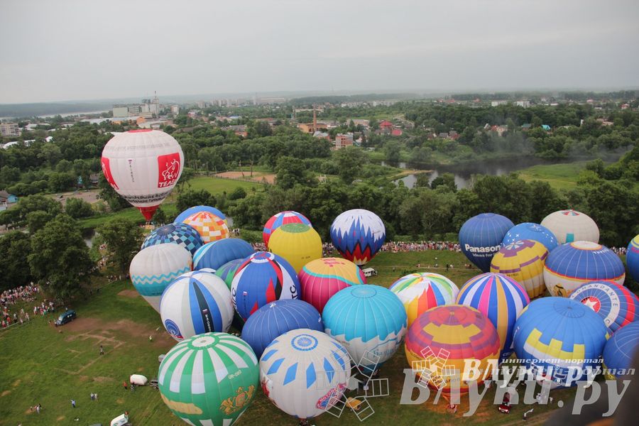 Открытие 18-й Международной встречи воздухоплавателей в Великих Луках